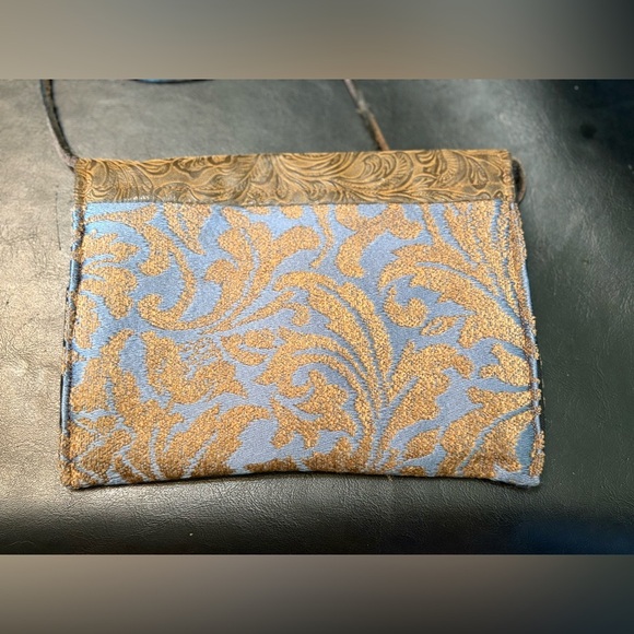 Floral Embossed Tooled Clutch - Picture 6 of 9